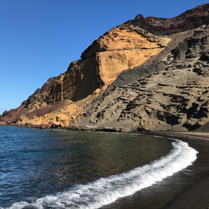 CARD 2 → LINOSA EXPERIENCE → spiaggia nera vulcanica